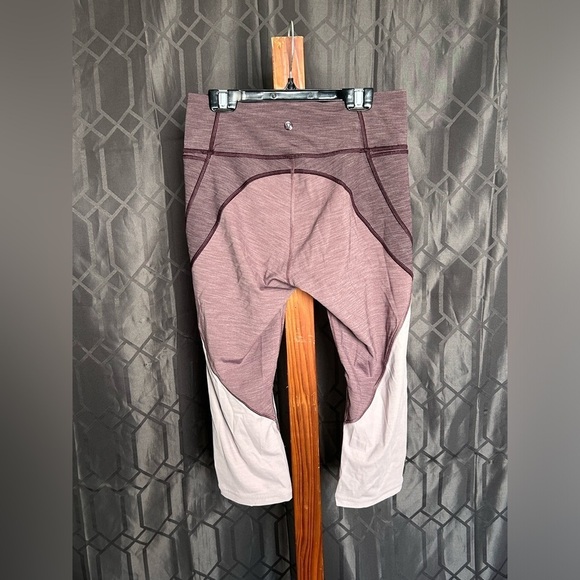 Lululemon Early Extension High Rise Crop Size 8 - Picture 4 of 5